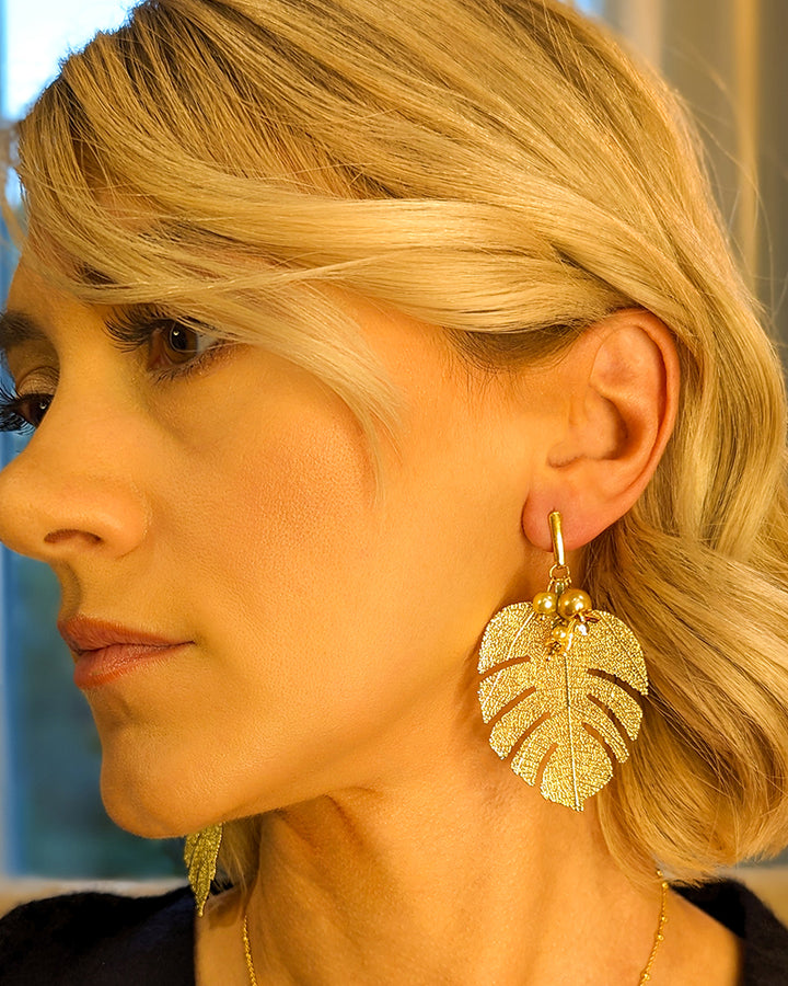 Gold Monstera Earrings - Cercei, Frunze Naturale Placate, Perle, Arg 925