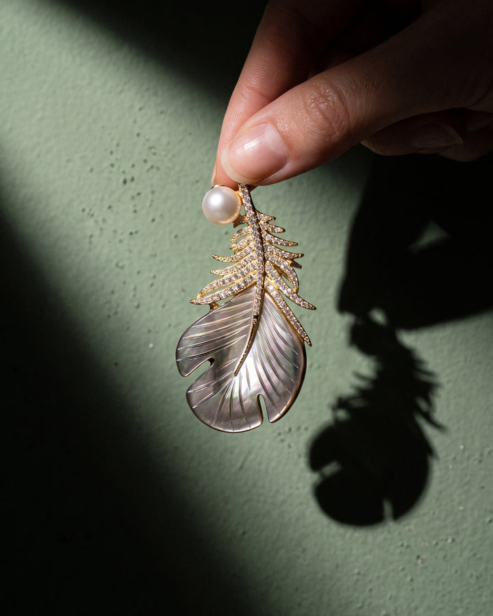 Feather Muse - Brosa Scoica, Perla Naturala, Cristale