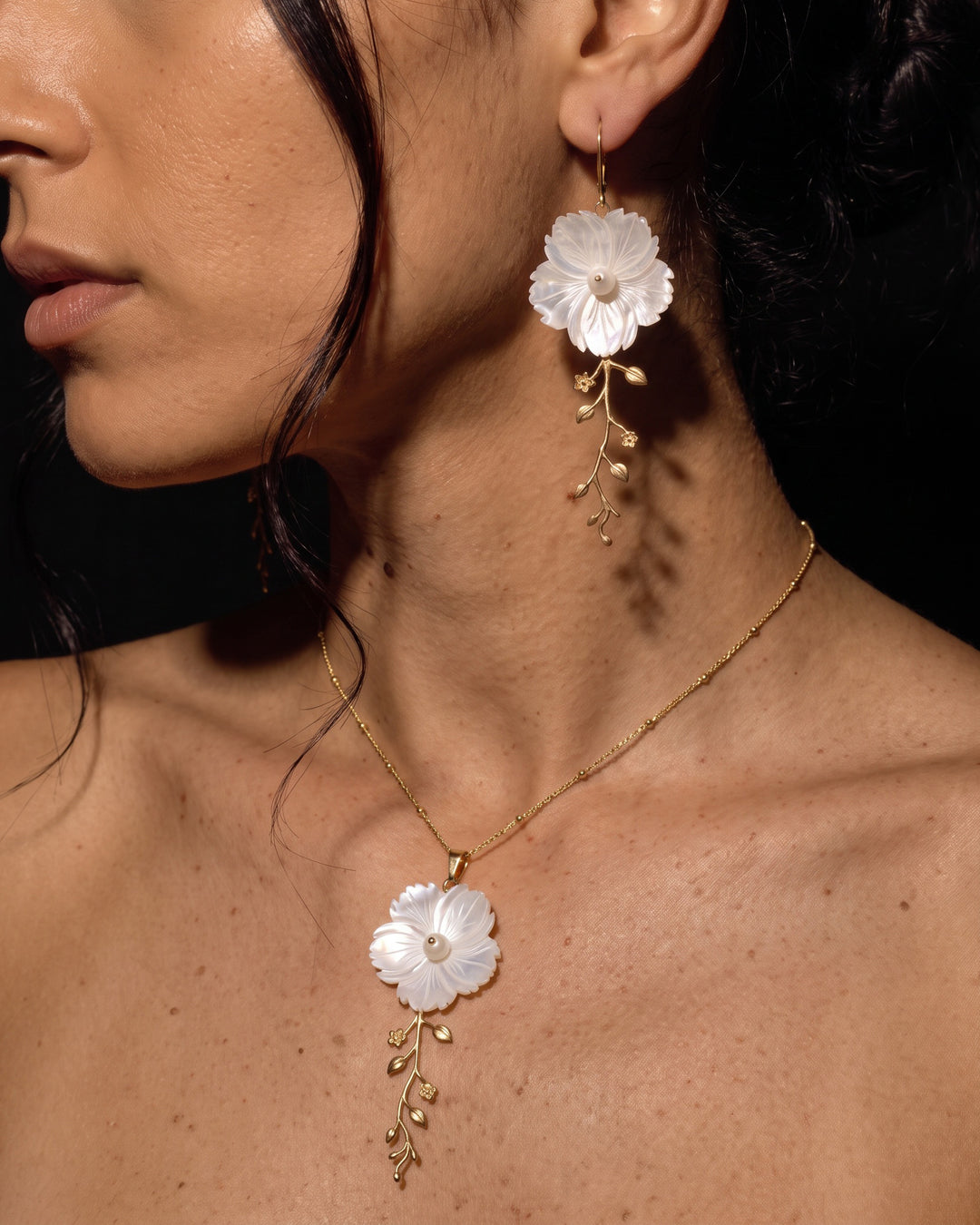 White Secret - Colier Floare Sidef, Perle Naturala