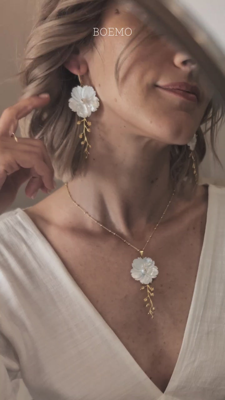 White Secret - Cercei Floare Sidef, Perle Naturale