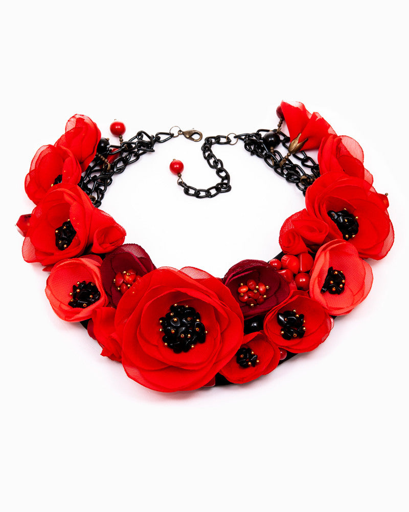 colier statement floral, maci, coral, onix, hematit, cristale, piele naturala, voal chiffon, rosu, negru, fantezie